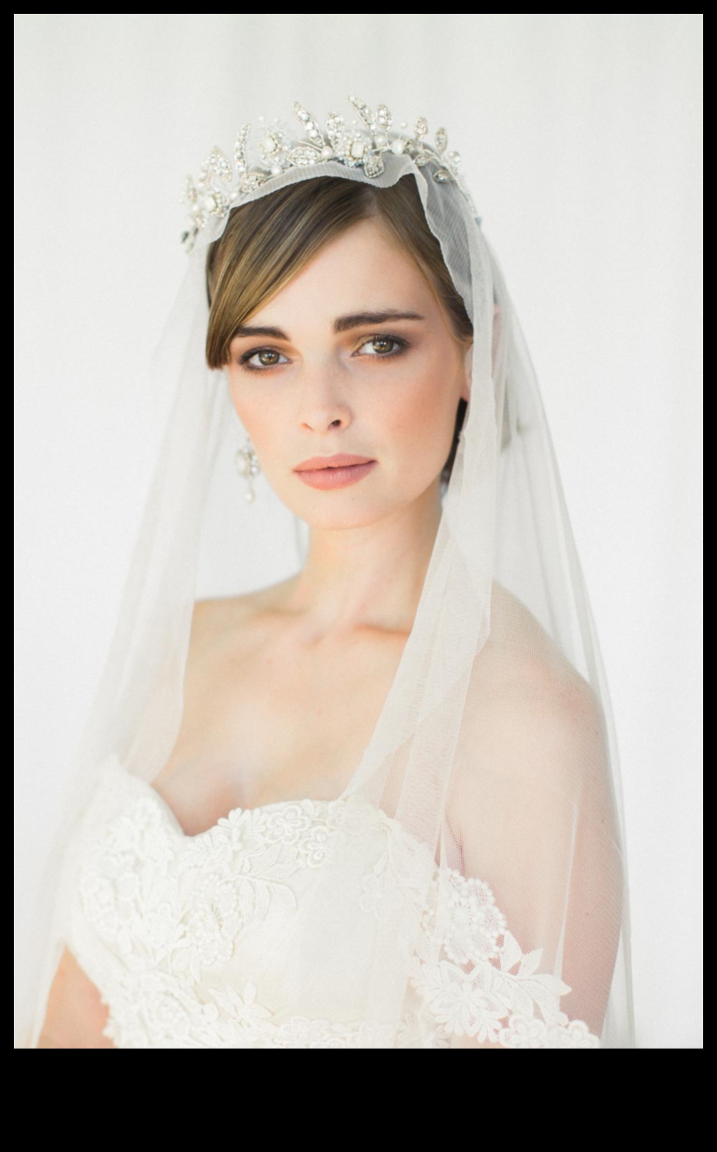 Crowning Glory Găsește ținuta de mireasă care este perfectă pentru stilul tău 2 Crowning Glory: ținută de mireasă care reflectă stilul tău