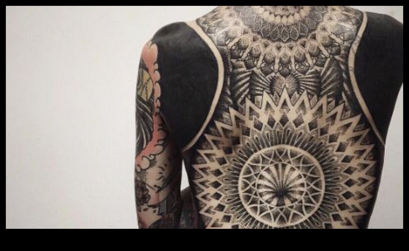 Vizualizări ascunse Tatuajele încheieturii mâinii și arta autoexprimarii 3 Vederi ascunse: Descoperirea farmecului irezistibil al tatuajelor la încheietura mâinii