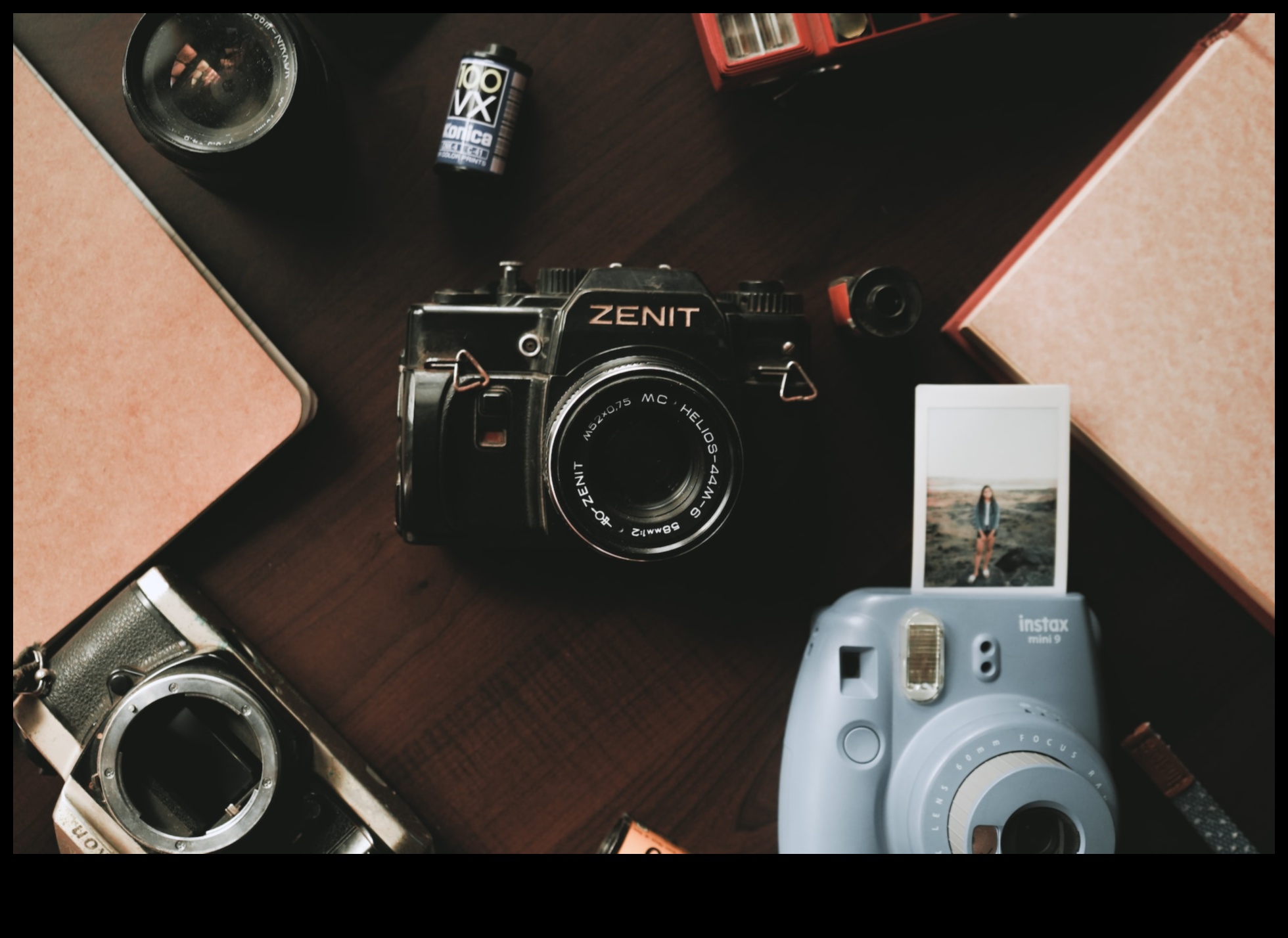 Artă digitală: aparate foto cu filtre creative și moduri artistice