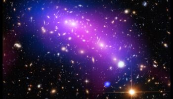 Lentile gravitaționale: distorsiuni cosmice în caleidoscopul ceresc